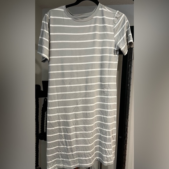 BCBGeneration T Shirt Dress XS (Size 0-2) Gray/White - Picture 1 of 1